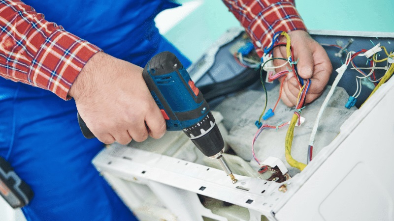 Karaburun Mitsubishi Mitsubishi çamaşır makinesi kart tamiri – Su almama arızası orijinal parça ile giderildi. - Teknik servis örneği